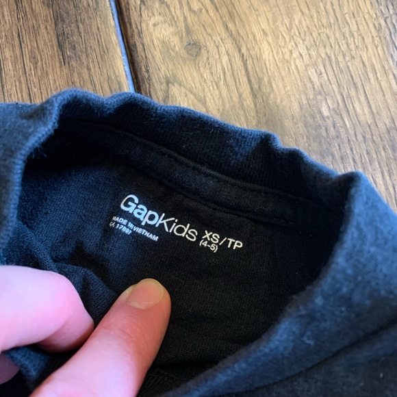 ⭐️3/$20⭐️ GAP Boys’ Long-Sleeved Fooler Tee - Picture 3 of 6
